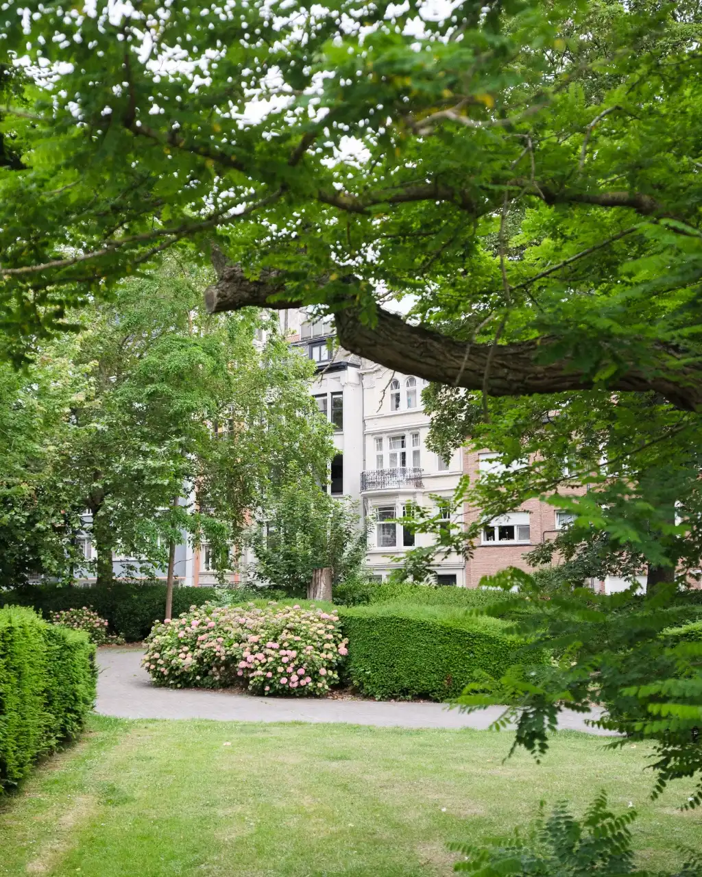 Oostende – ‘Les Hirondelles’: statige eclectische burgerwoning met handelsruimte en drie appartementen. foto 5
