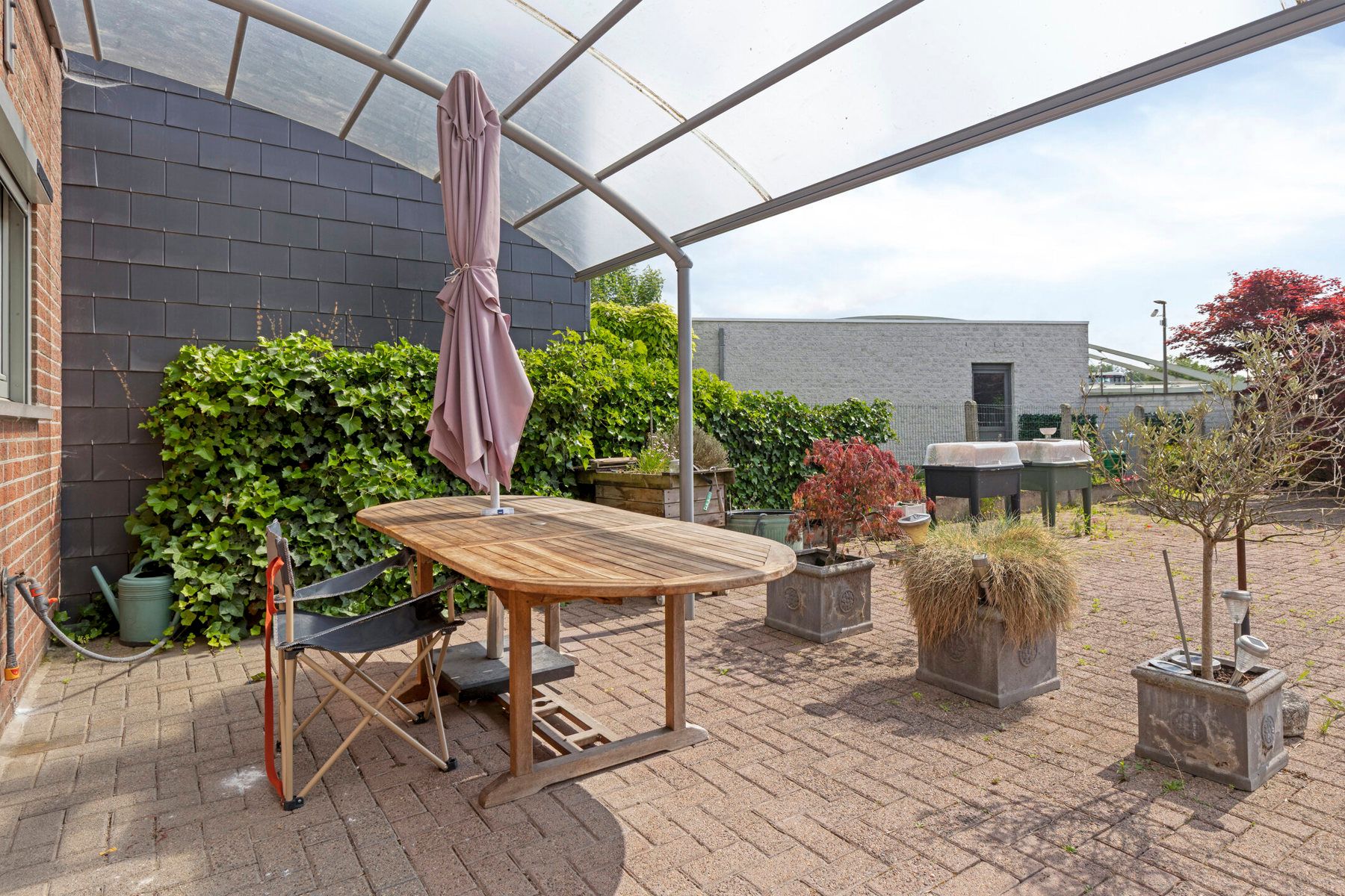 Rustig gelegen woning met 2 garages foto 12