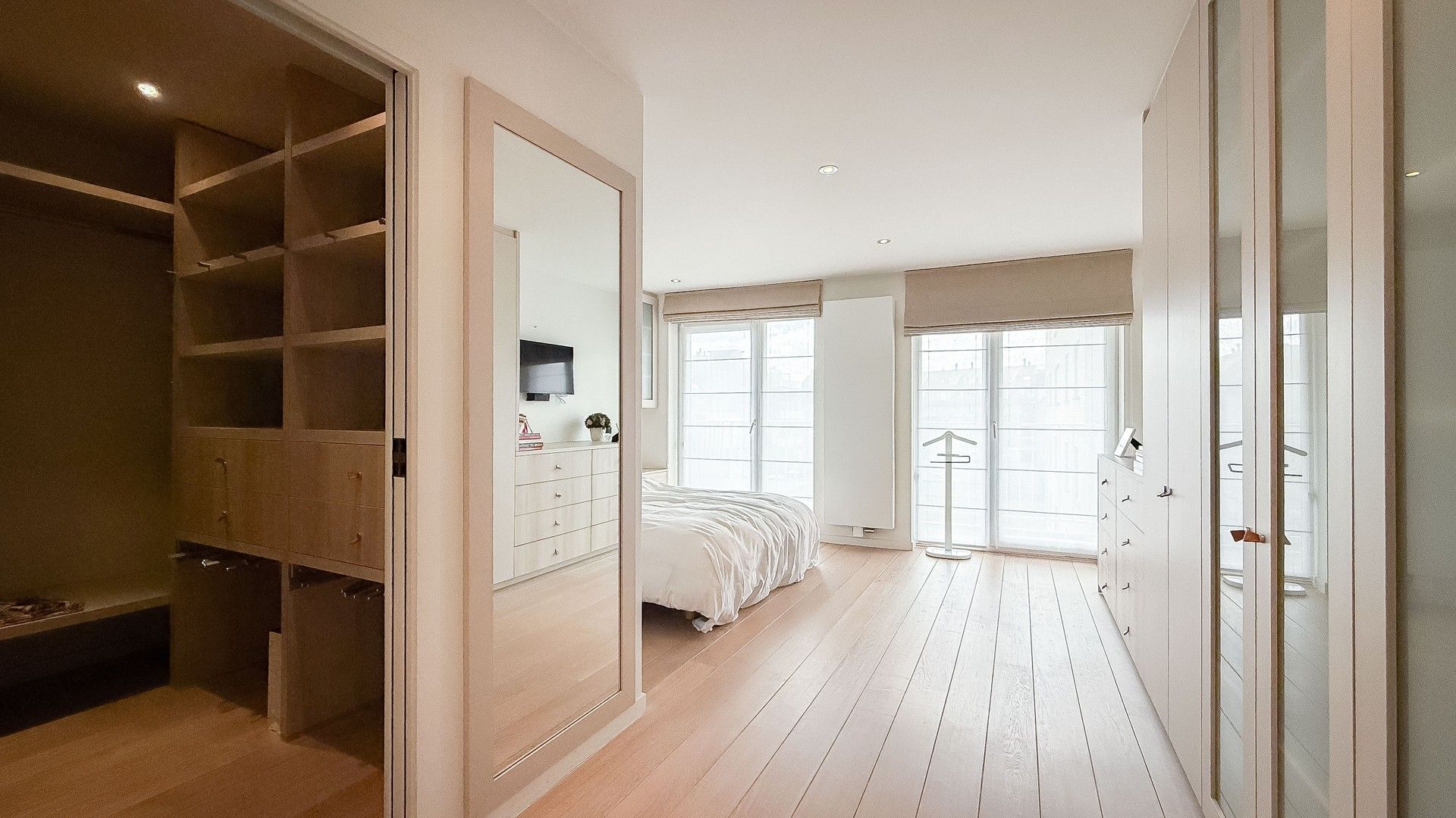 Ruim appartement van 163m² met 11 m² façade in de Dumortierlaan. foto 14