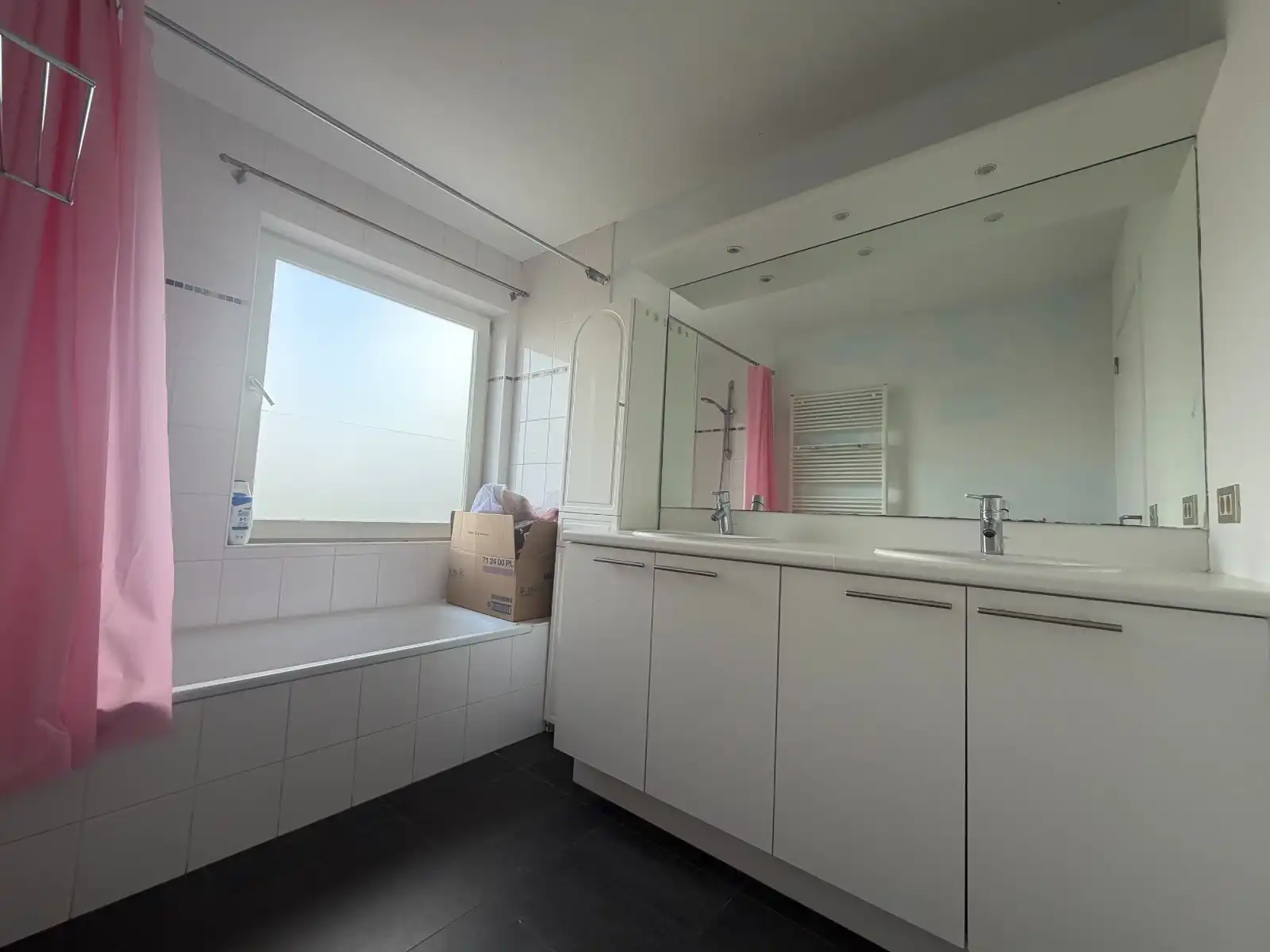 Lichtrijk appartement met 2 slaapkamers en terras – 1ste verdieping | EPC A foto 9