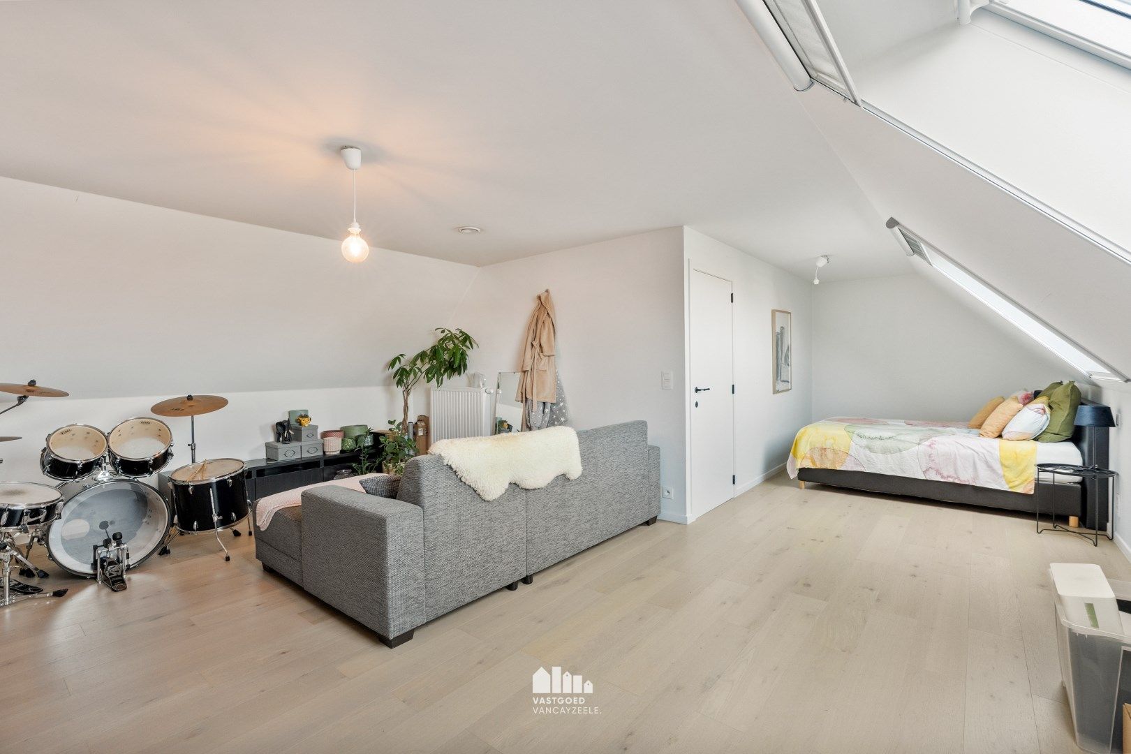 Recente kwalitatief afgewerkte woning met zonnige tuin en garage. foto 19
