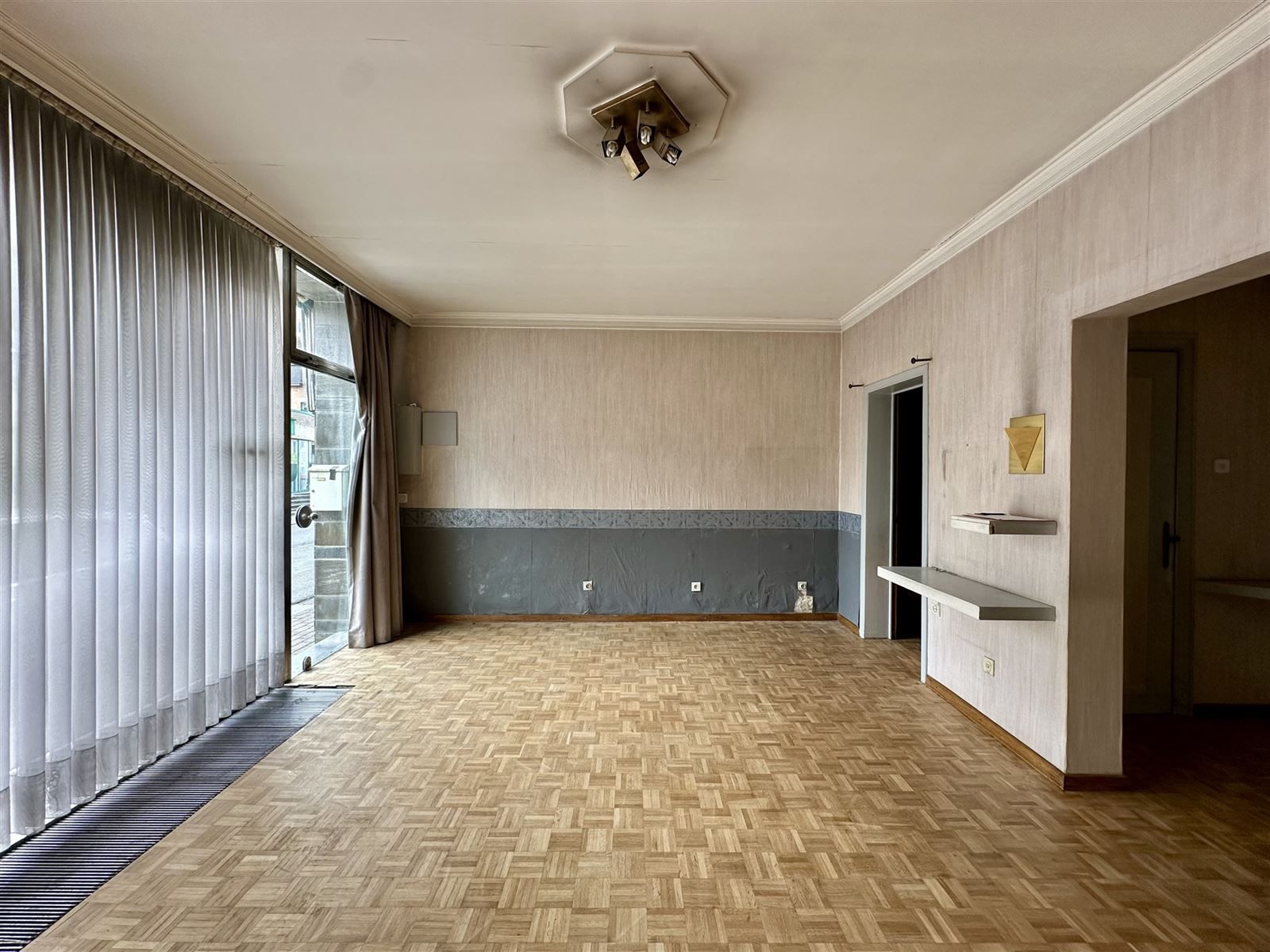 karaktervolle woning met handelsruimte in hartje Zottegem! foto 3
