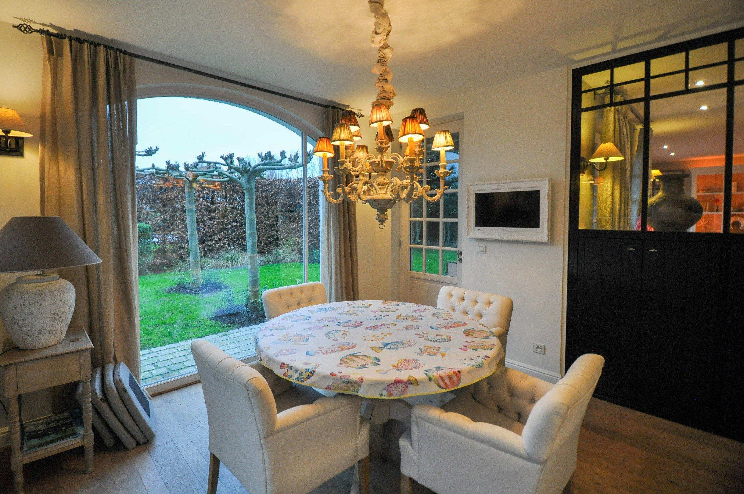 Charmante villa gelegen in een rustige residentiele wijk. foto 18