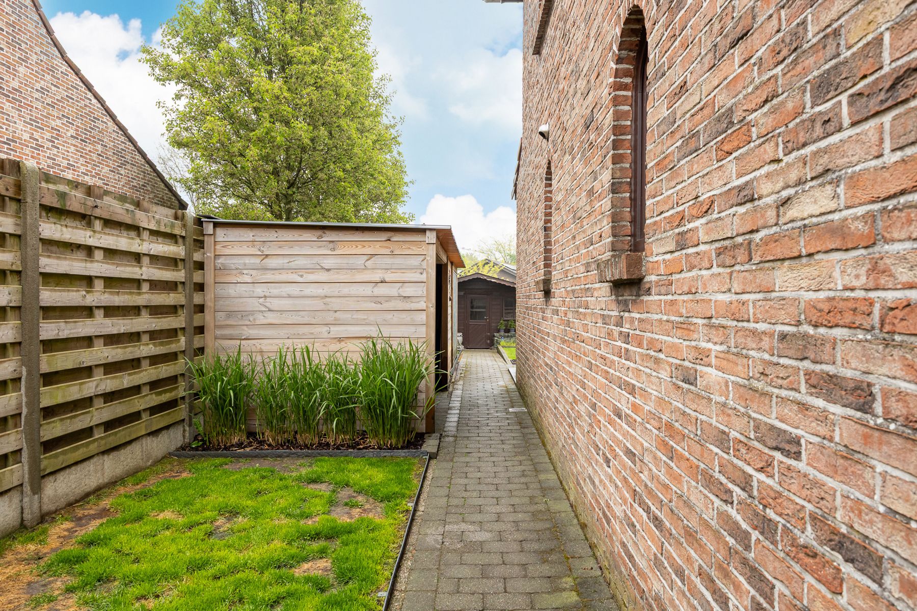 Woning met 2 slaapkamers en garage op 557 m2 grond foto 40