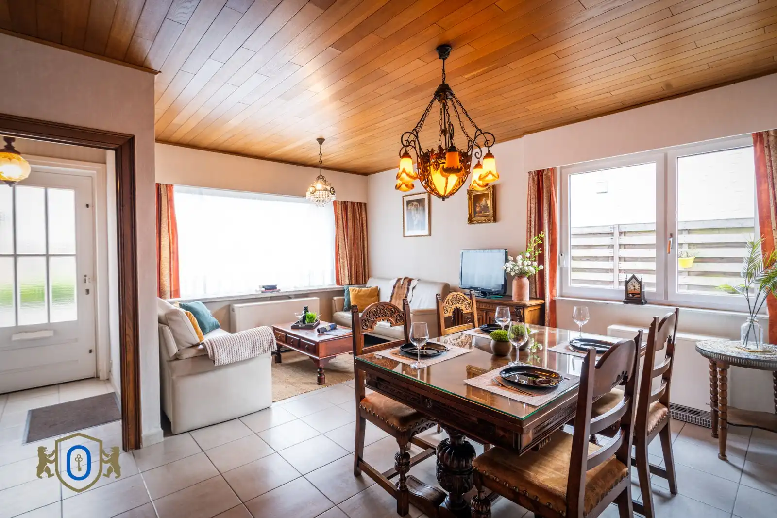 Halfopen 3-slpkr woning met tuin & garage foto 4