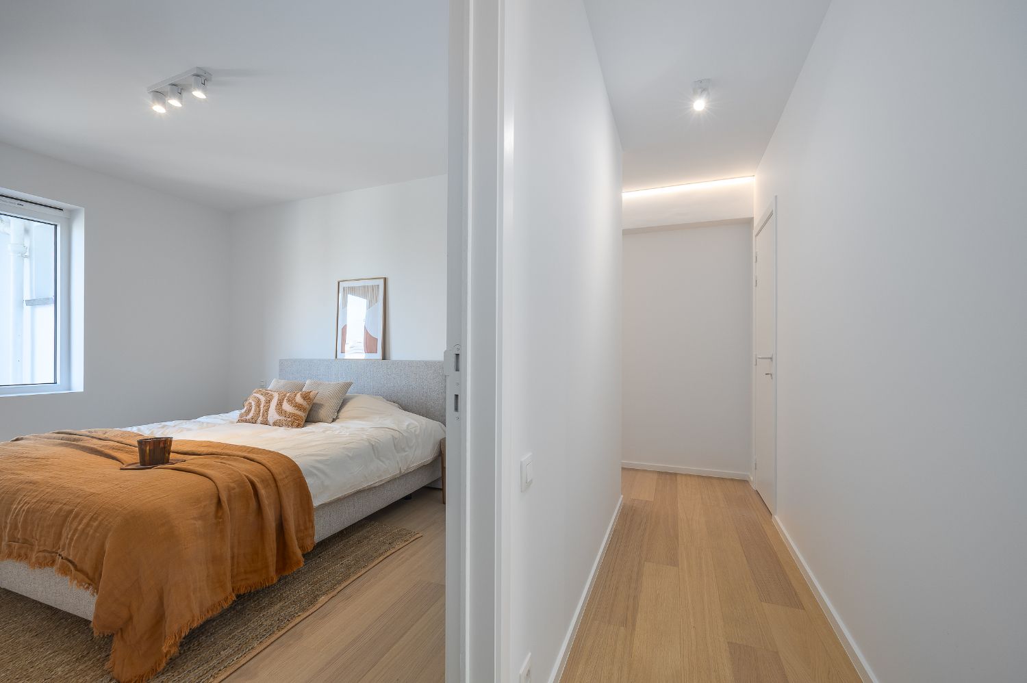 Ruim, gerenoveerd drie slaapkamer appartement in hartje Oostende foto 26
