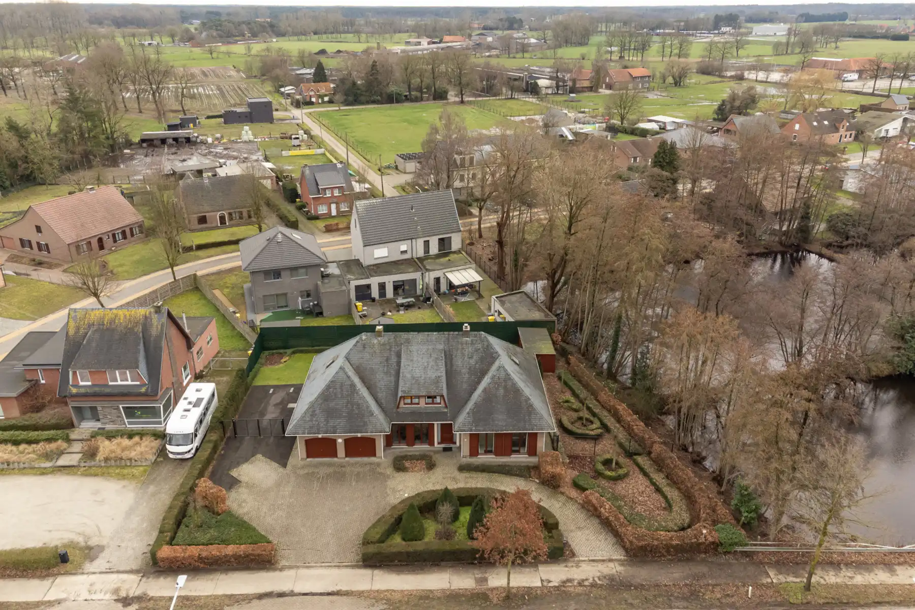 Verrassend ruime woning met 6 slaapkamers en 2 badkamers foto 36