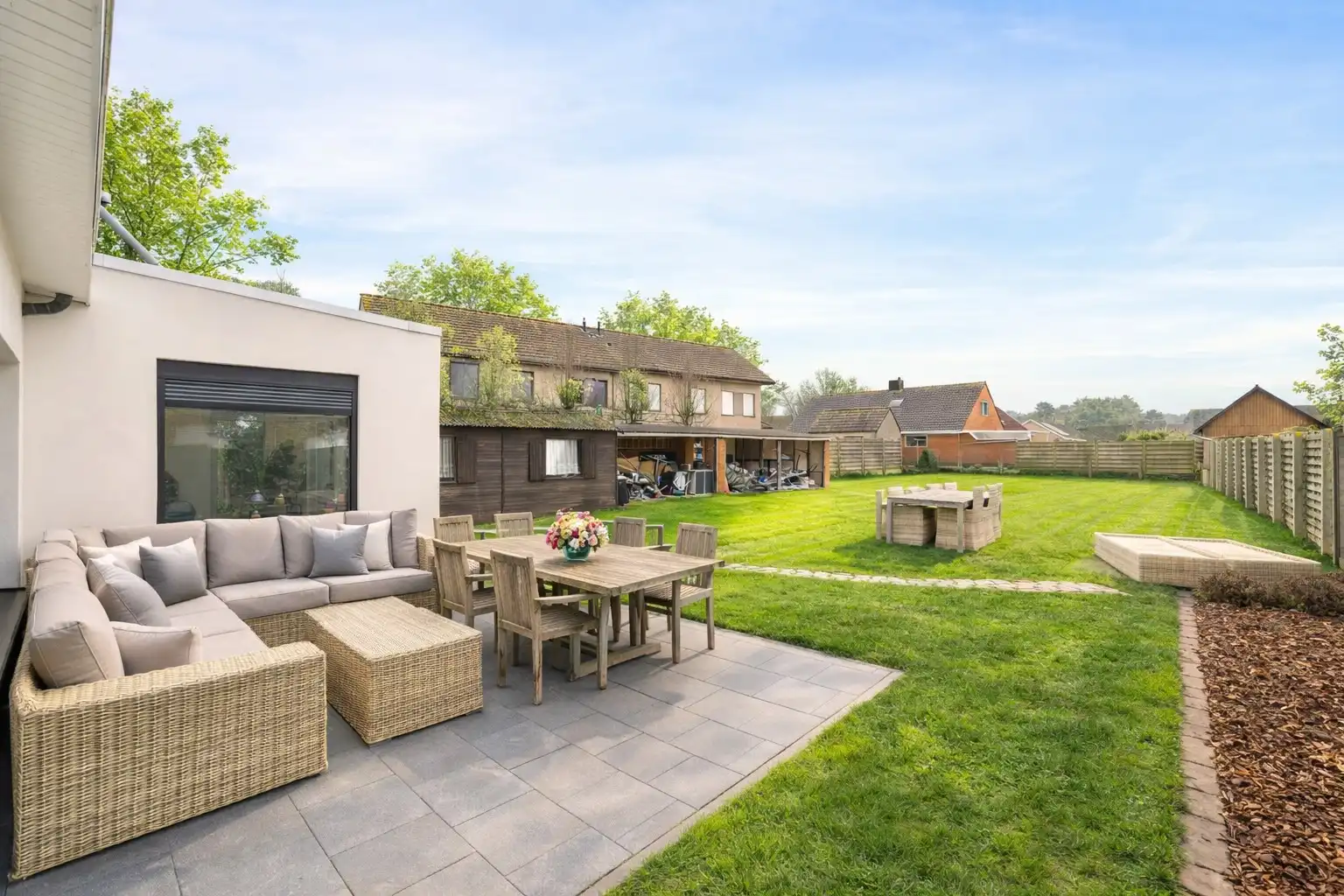 Instapklare, gerenoveerde woning in een rustige buurt met grote zonnige tuin foto {{pictureIndex}}