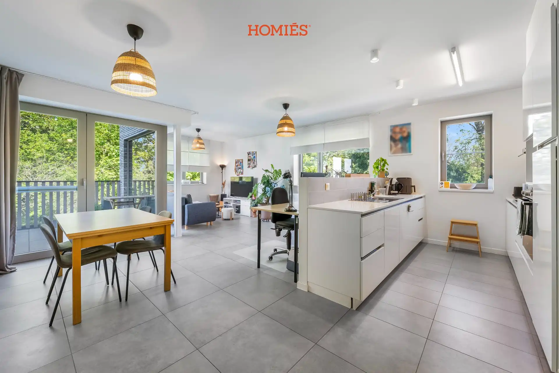 Modern 1-slaapkamerappartement met terras en staanplaats foto 10