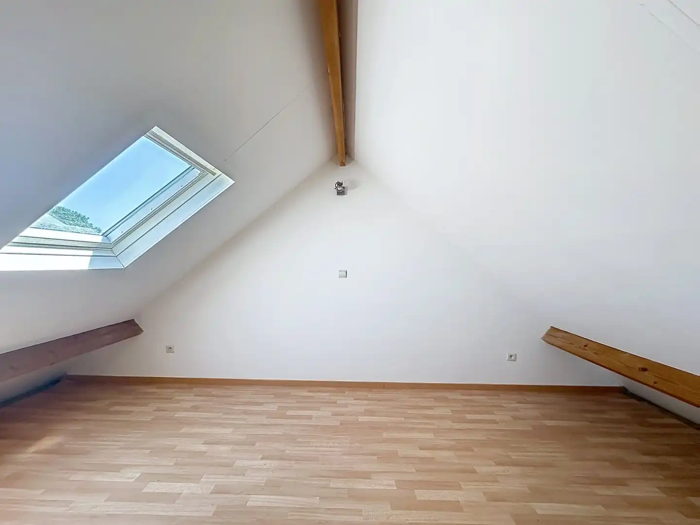 Verzorgde vakantiewoning met onderhoudsvriendelijke tuin en parking. foto 10