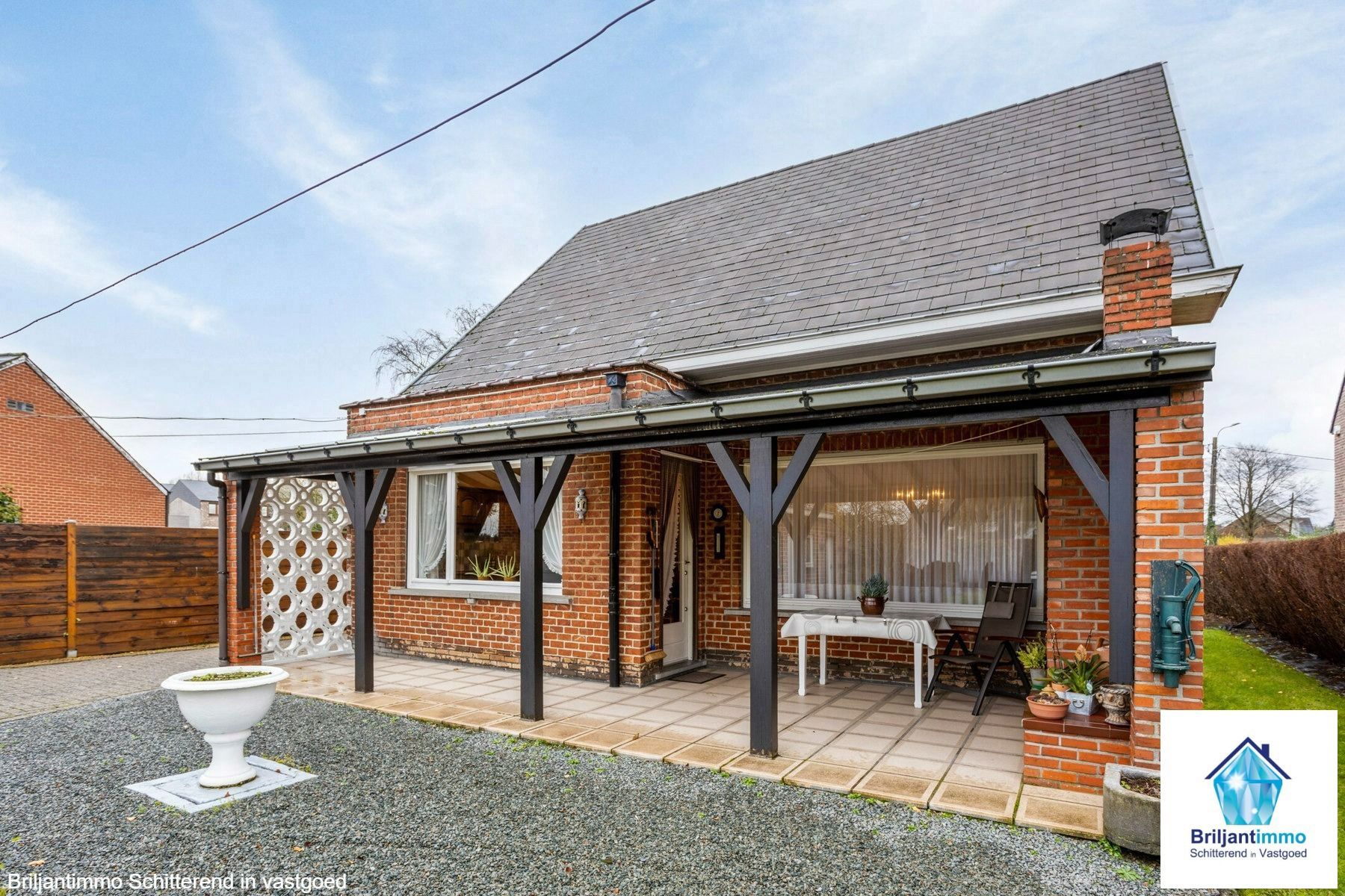 Open bebouwing met 3 slaapkamers en zongerichte tuin foto 30