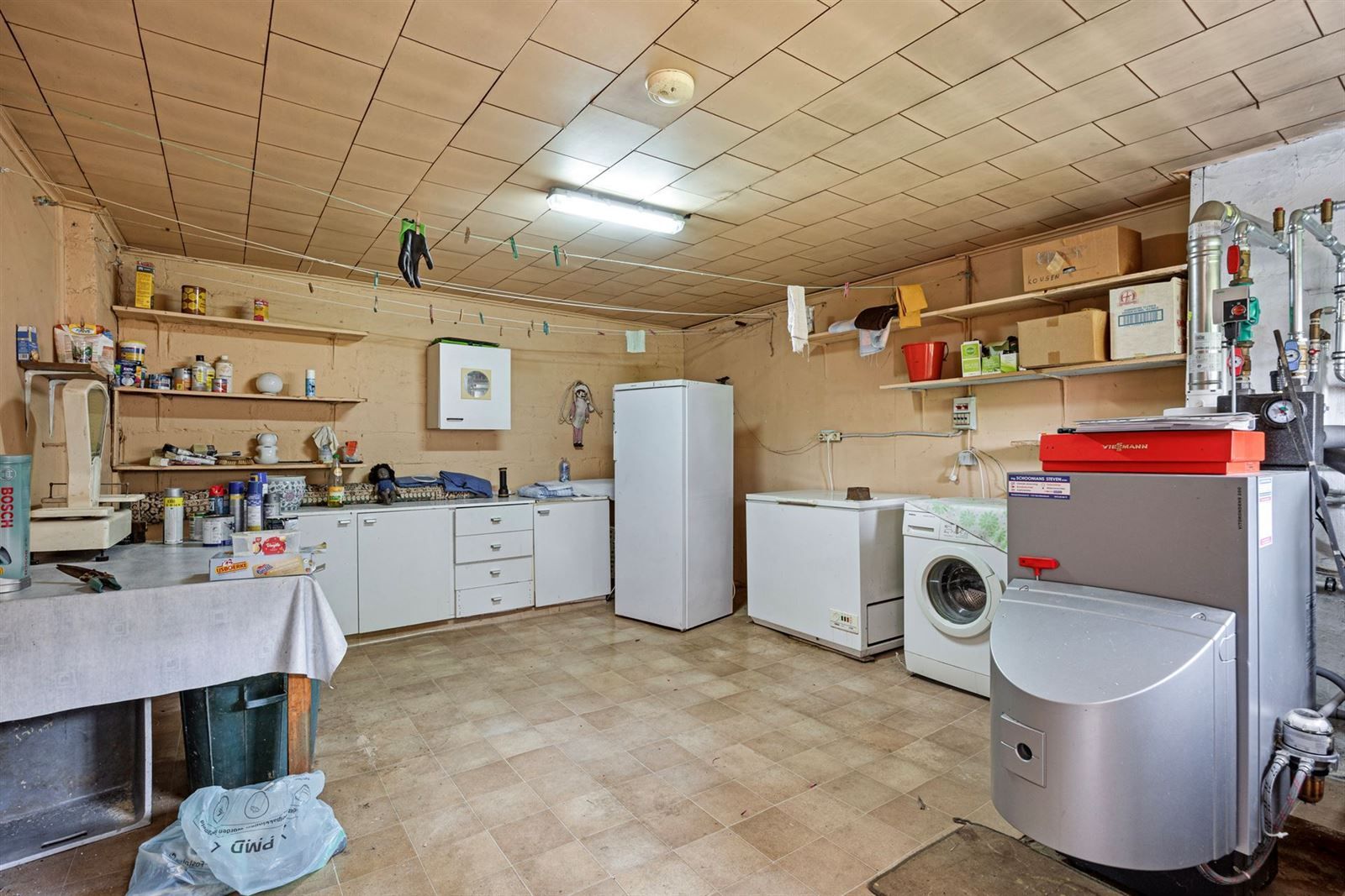 Zeer ruime woning met 4 slaapkamers en garage foto 16