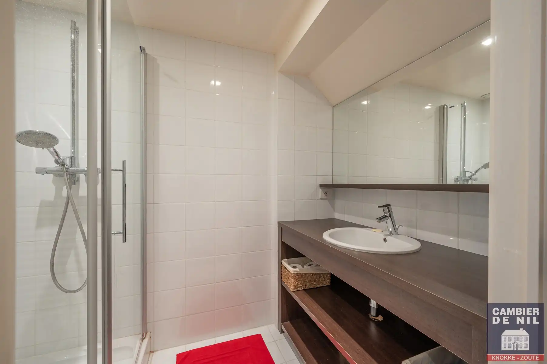 Ruime, gemeubelde koppelvilla aan de Royal Zoute Tennisclub. foto 33