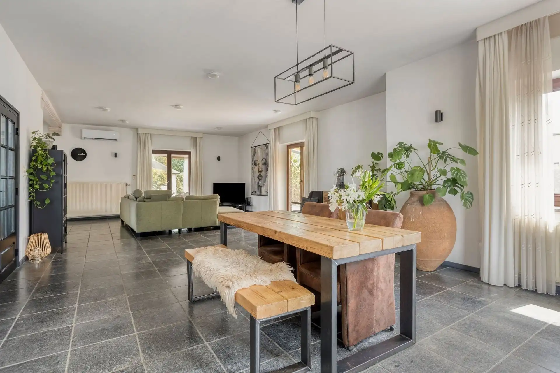 Ruime woning op een perceel van 20a! foto 9