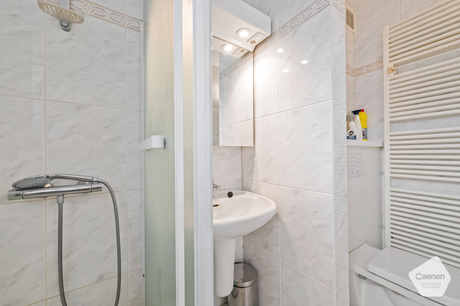 Instapklare gemeubelde penthouse met één slaapkamer en met een prachtig zicht over de zee. Met garagebox op het Casinoplein inbegrepen. foto 17