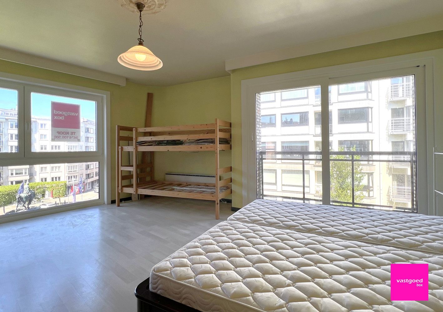 Lichtrijk hoekappartement met 2 slaapkamers en terras, hart van Oostende foto 12