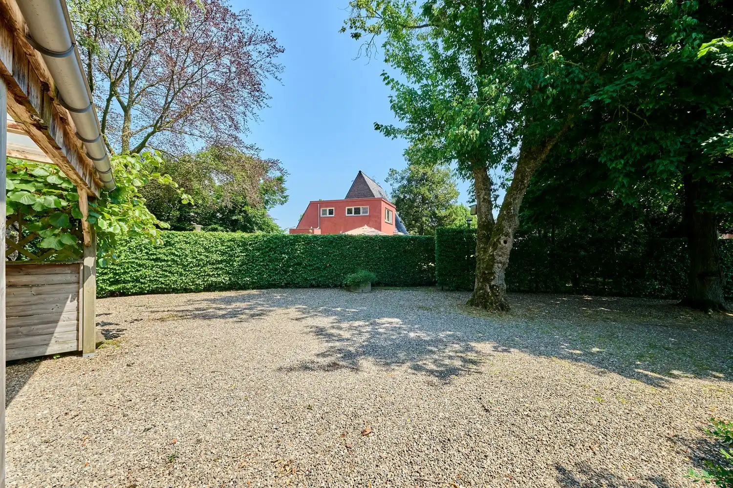 Charmante open bebouwing met prachtige tuin op toplocatie nabij het centrum en de Nederlandse grens foto 39