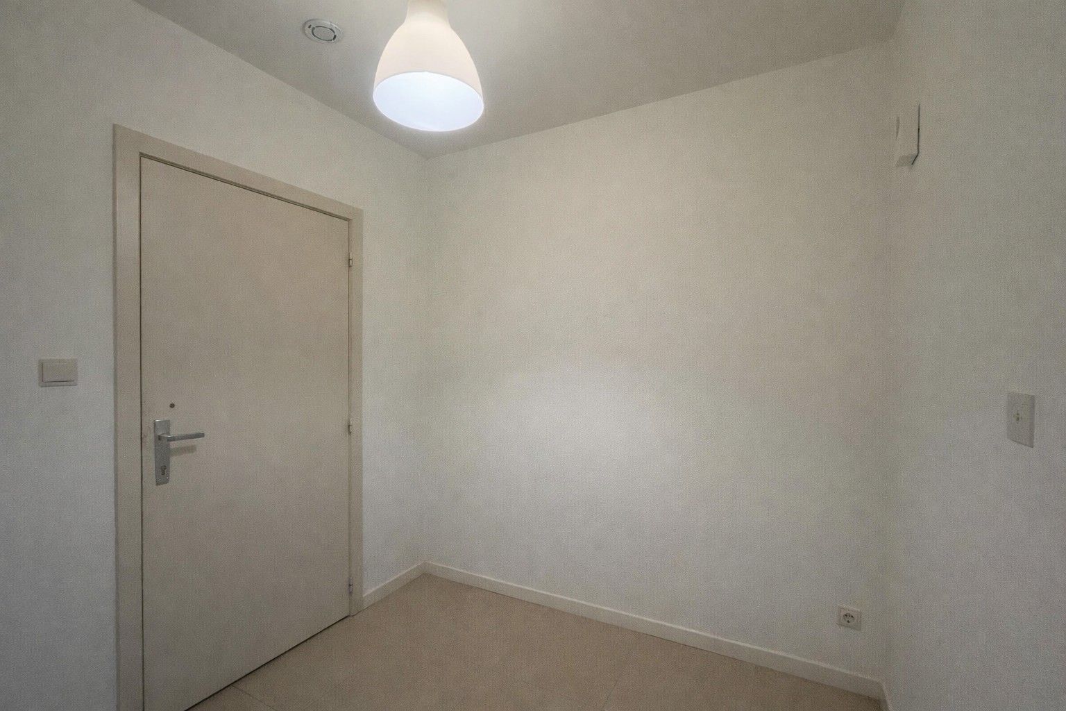 Te huur: Ruim en lichtrijk appartement foto 2