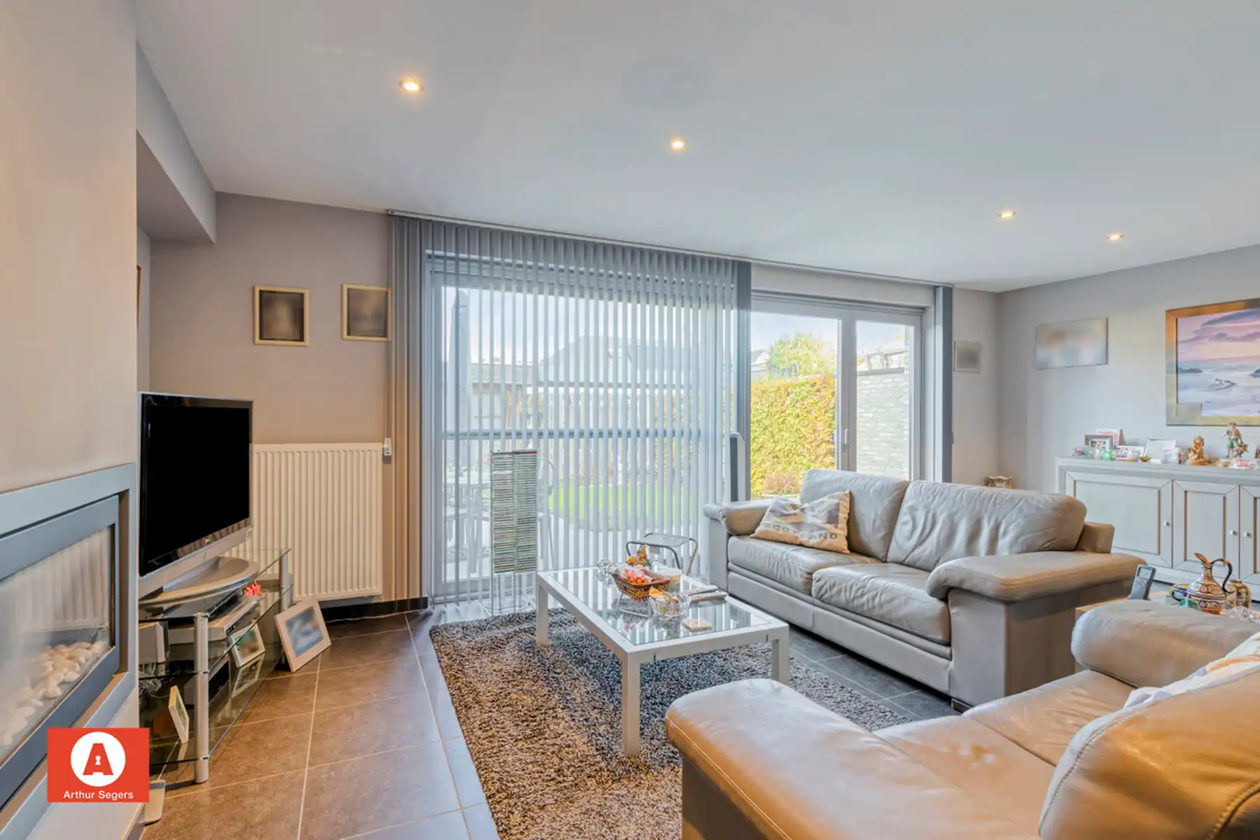 Recent Gelijkvloers appartement met tuin en parkeerplaats. foto 8