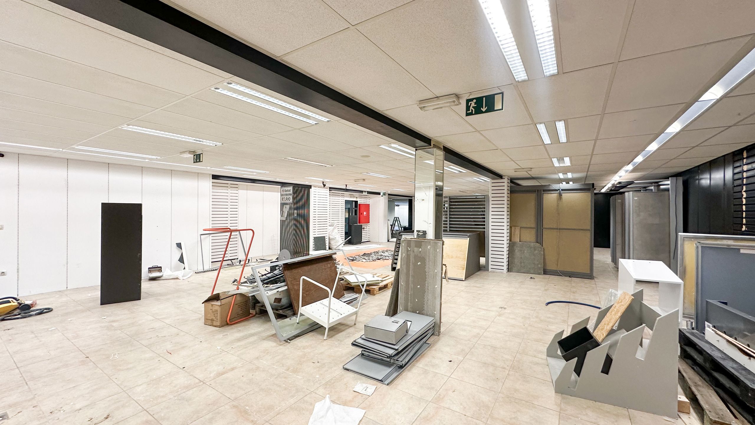 showroom van 700m in centrum mt veel parking! foto 12