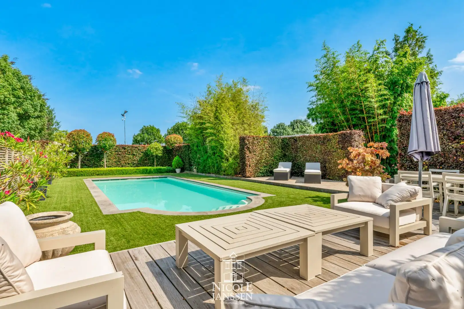 Riante woning met paardenstallen foto 40