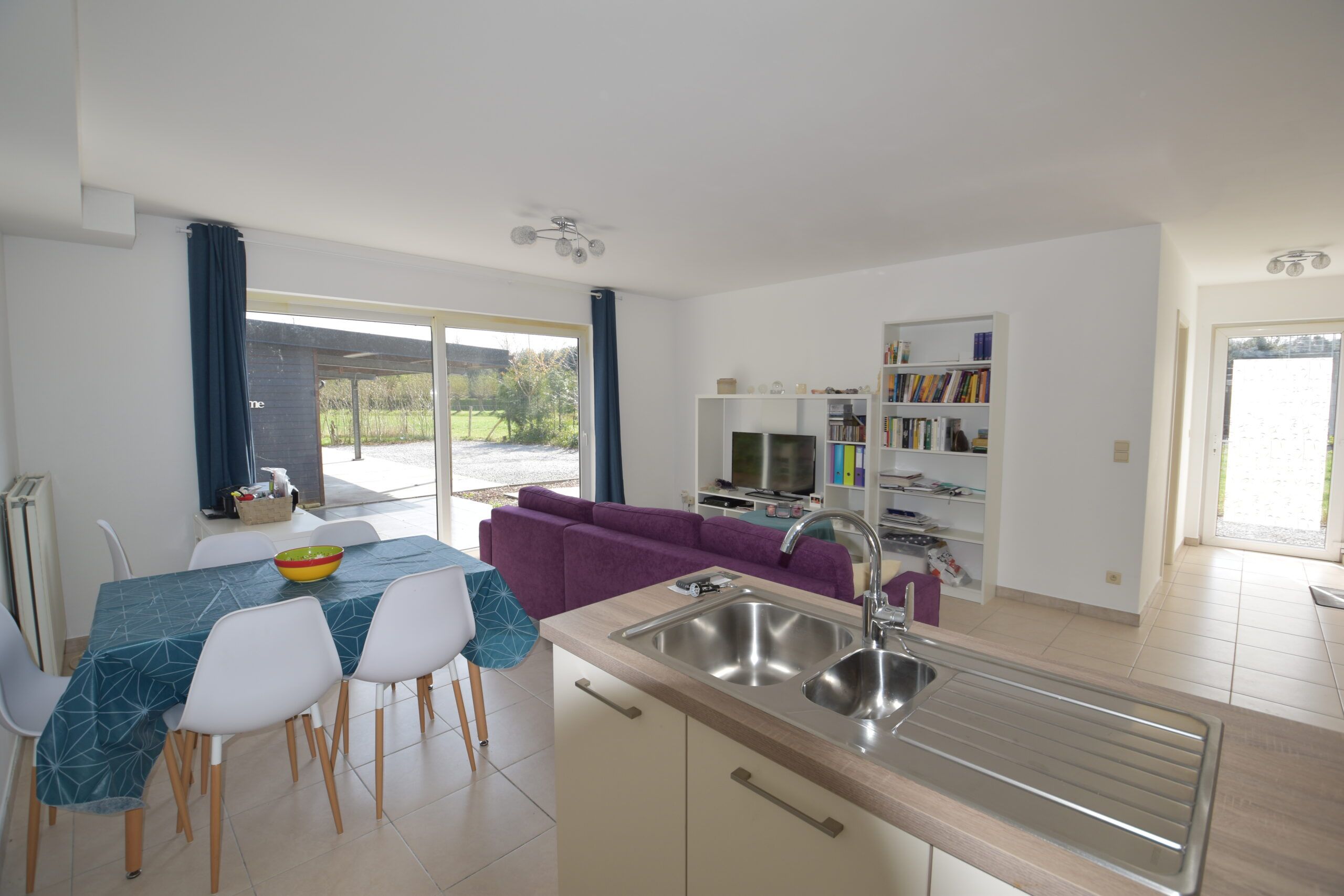 Instapklaar gelijkvloers appartement met zonnig terras en carport te huur foto 2