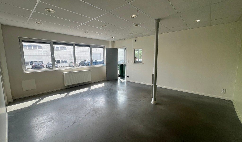 Bedrijfsgebouw met laadkade te koop in Zottegem foto 16