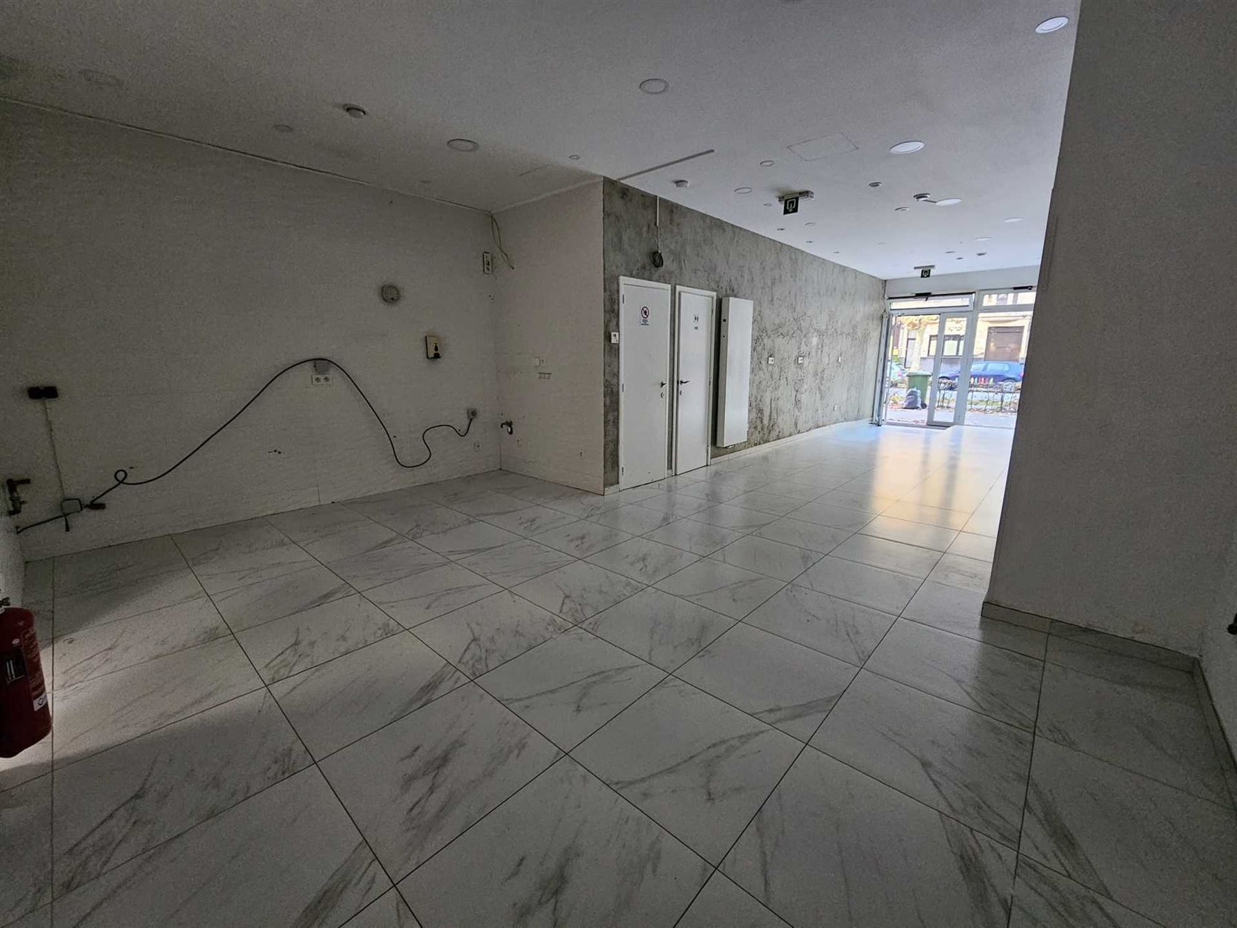 Zeer ruim handelsgelijkvloers op de Gitschotellei! foto 6