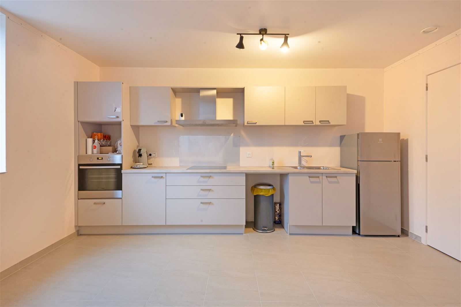 Instapklaar appartement op topligging te Wetteren! foto 3