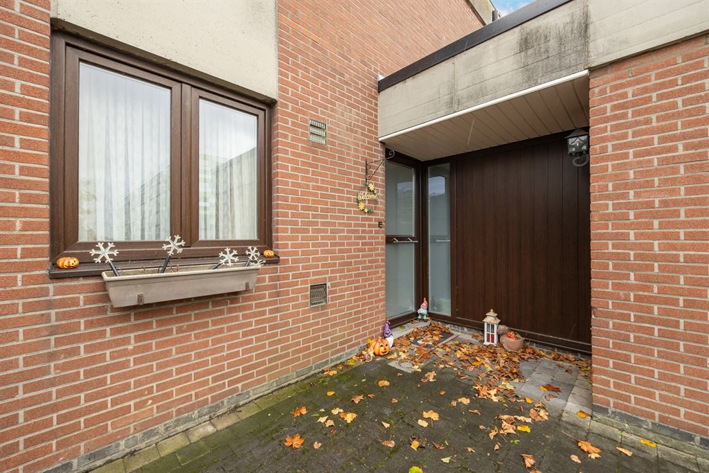 Op te frissen woning in rustige woonwijk! foto 2