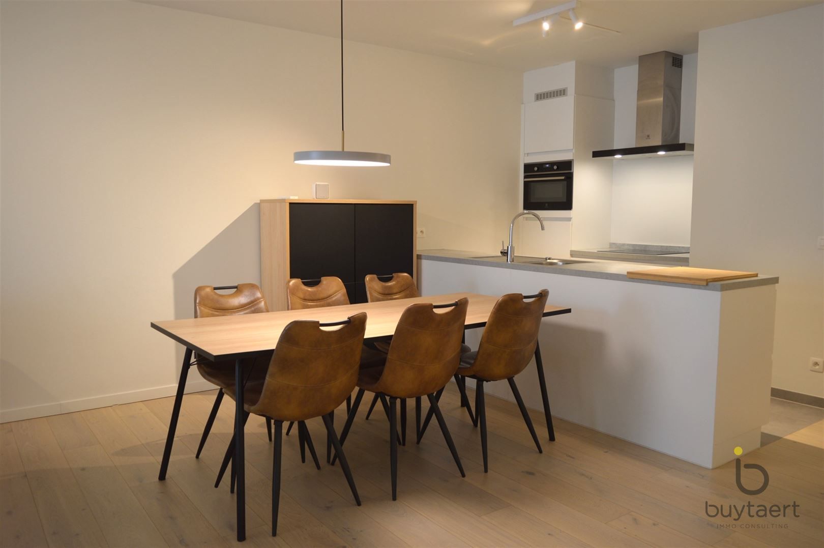 Gemeubeld één slaapkamer appartement! foto 2