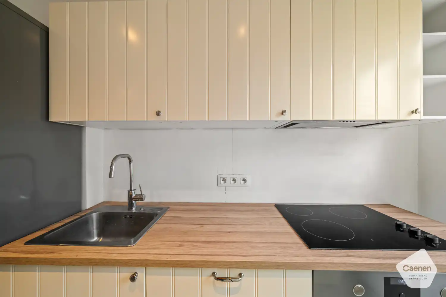 Instapklare studio op topligging aan het Casinoplein foto 13