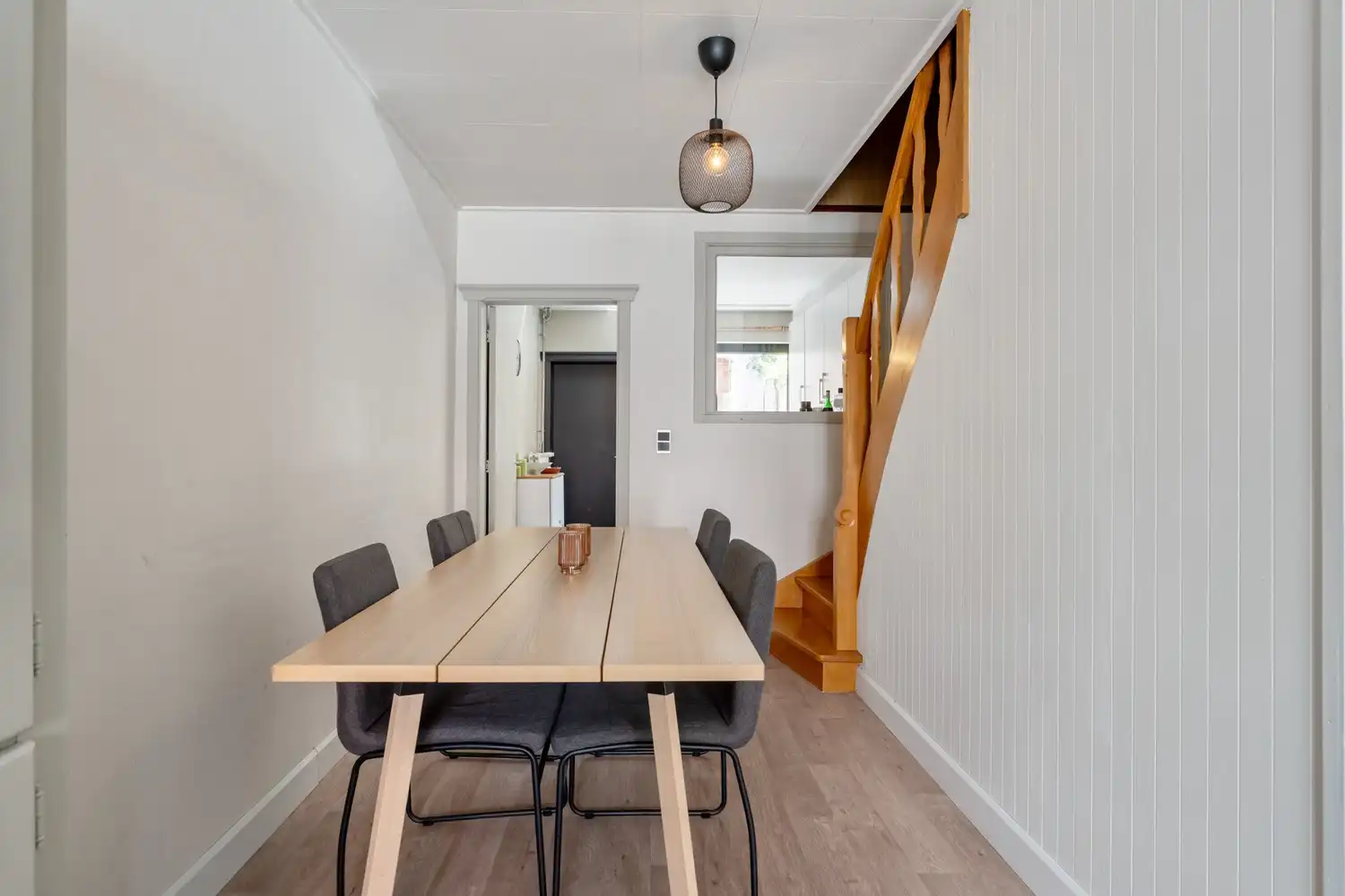 Rustig gelegen woning met 2 slaapkamers en een koer nabij het station te centrum Leuven! foto 5