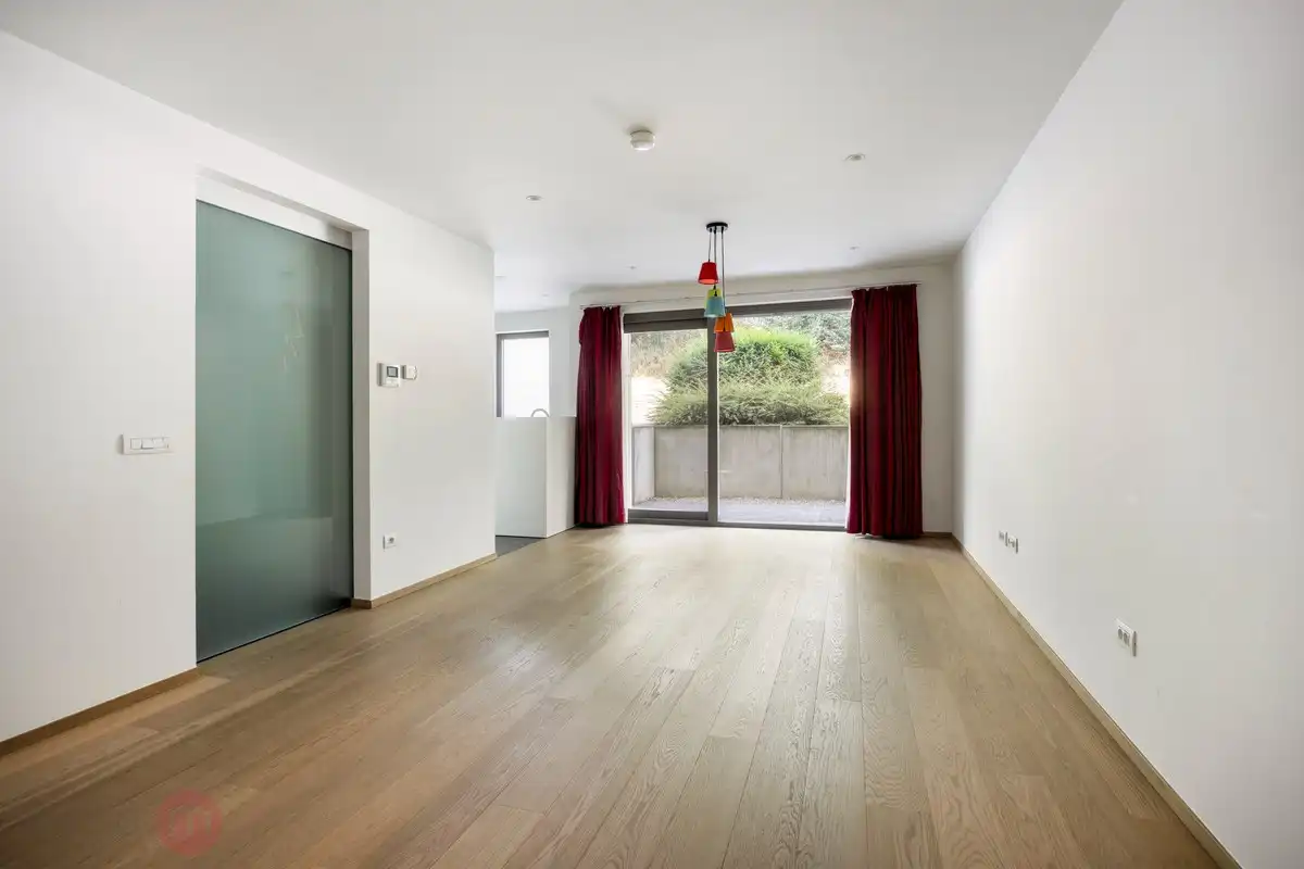 Recent gelijkvloers app. met 2 slaapkamers, tuin en 2 autostaanplaatsen. foto 3