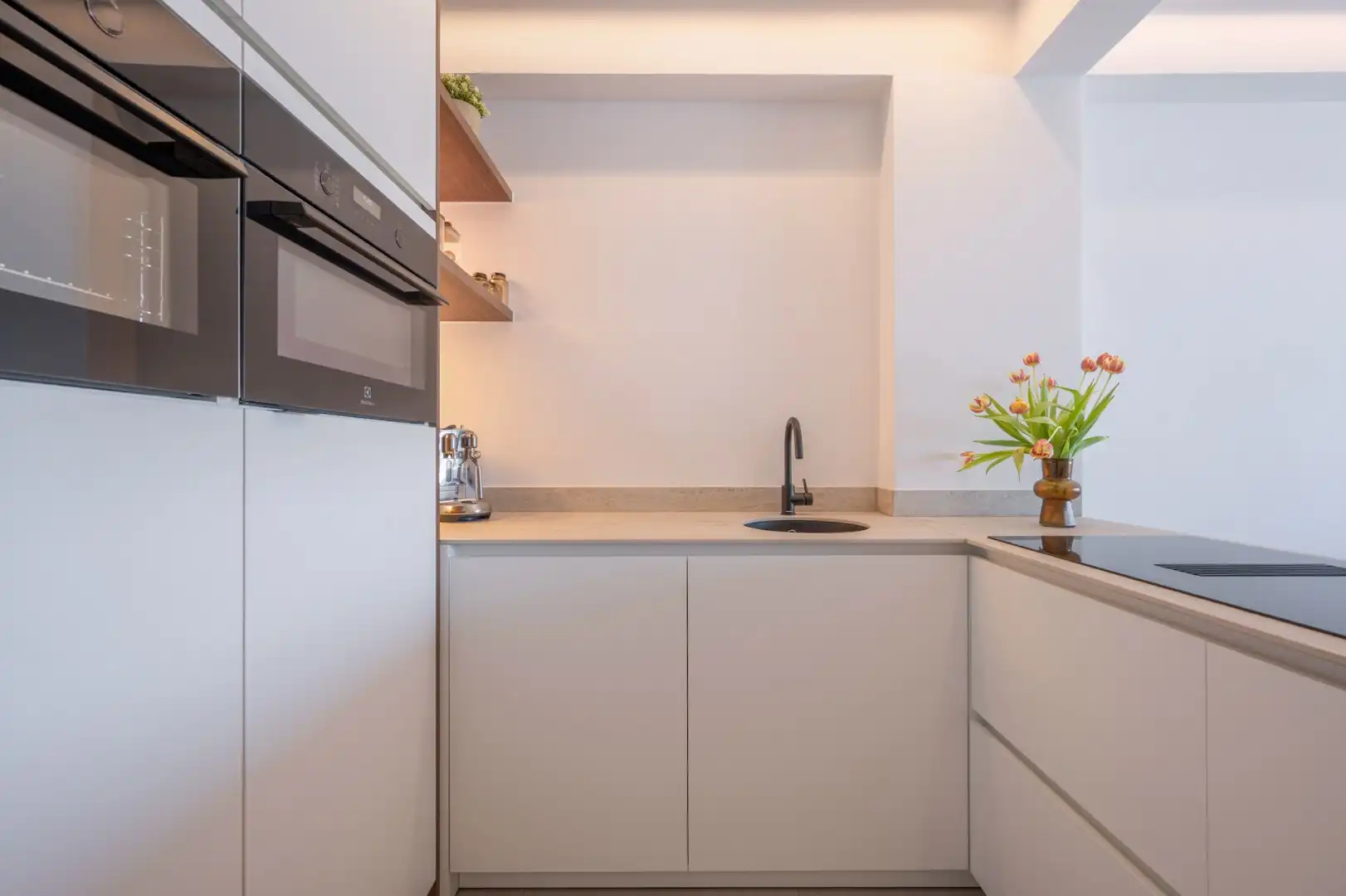 Volledig gerenoveerd appartement met FRONTAAL ZEEZICHT foto 3