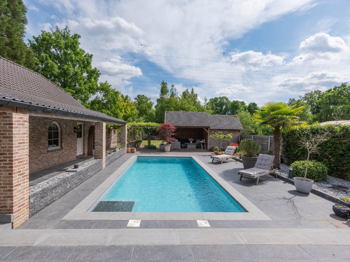 Luxueuze villa met prachtige tuin met zwembad foto 28