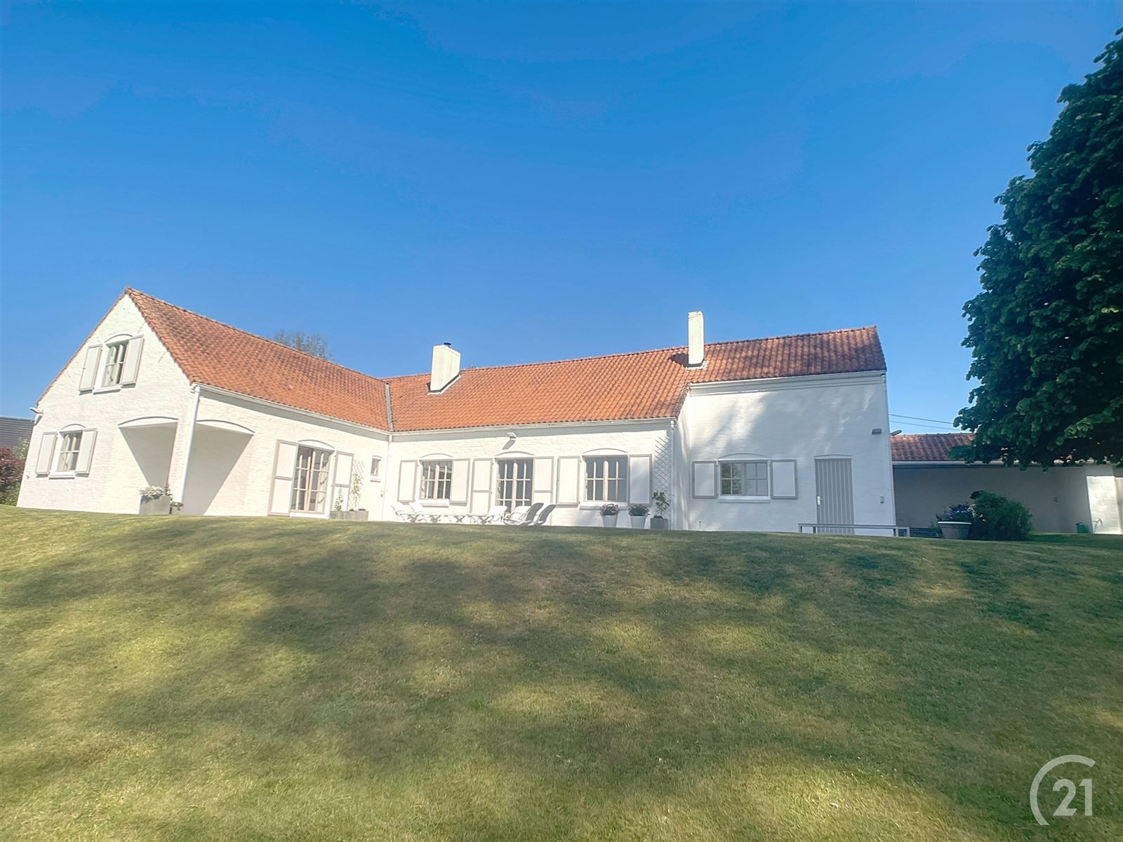 Landhuis met tuin en weide op +/-  78are foto 4