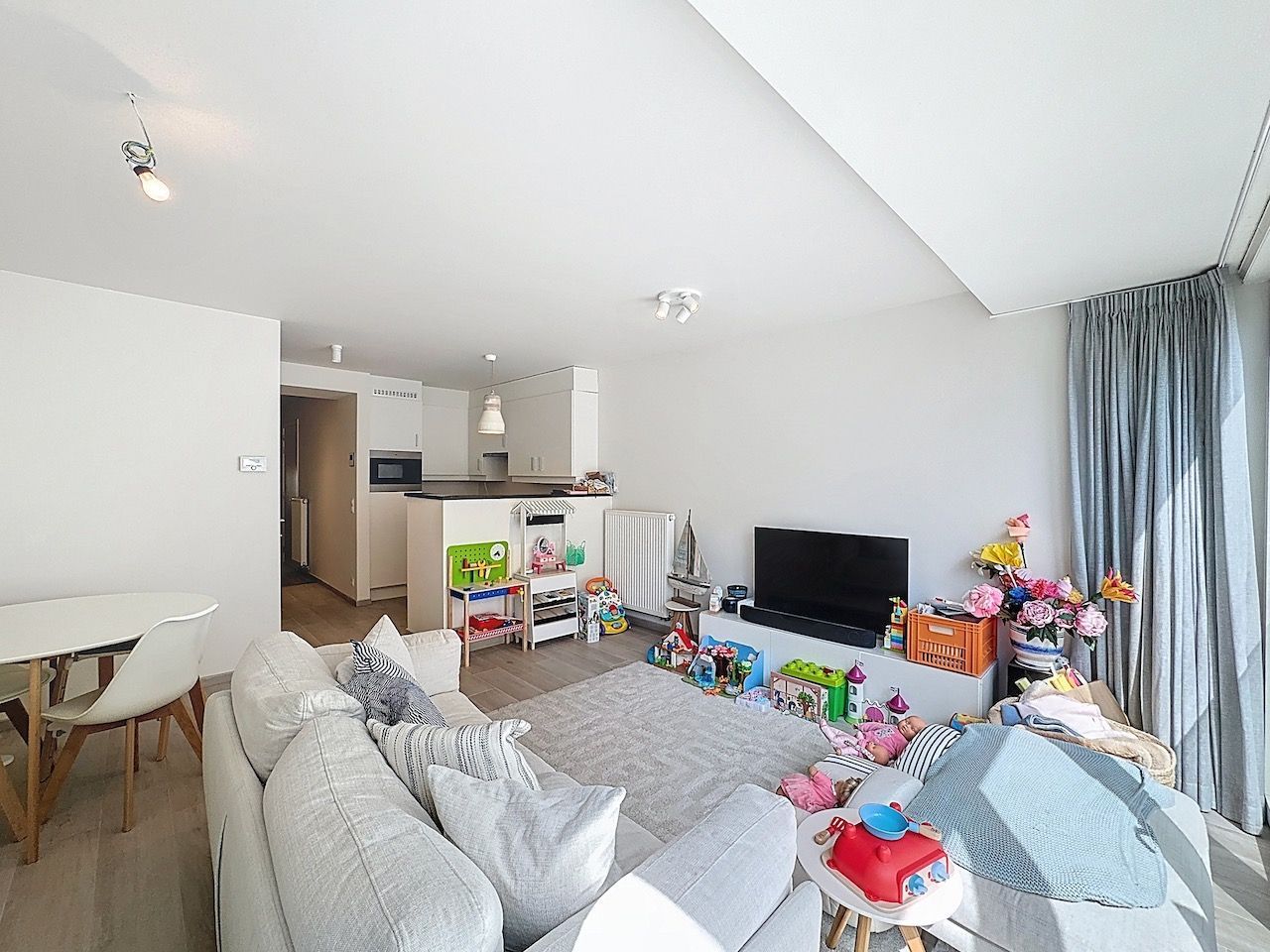 Quasi nieuwbouwappartement (A-Label) met zijdelings zeezicht te Duinbergen foto 3