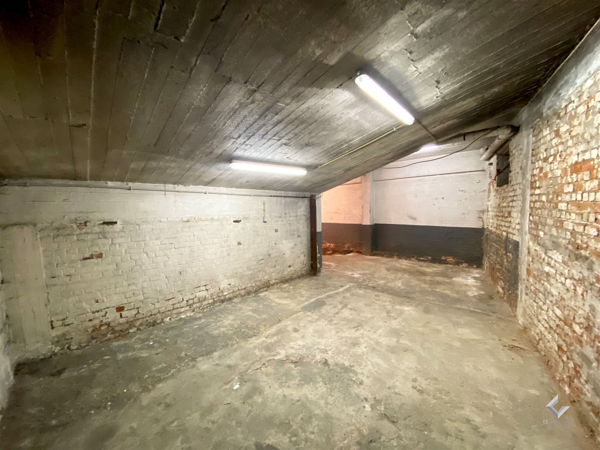 IN OPTIE: Opslagruimte met elektrische poort in hartje Antwerpen! foto 7