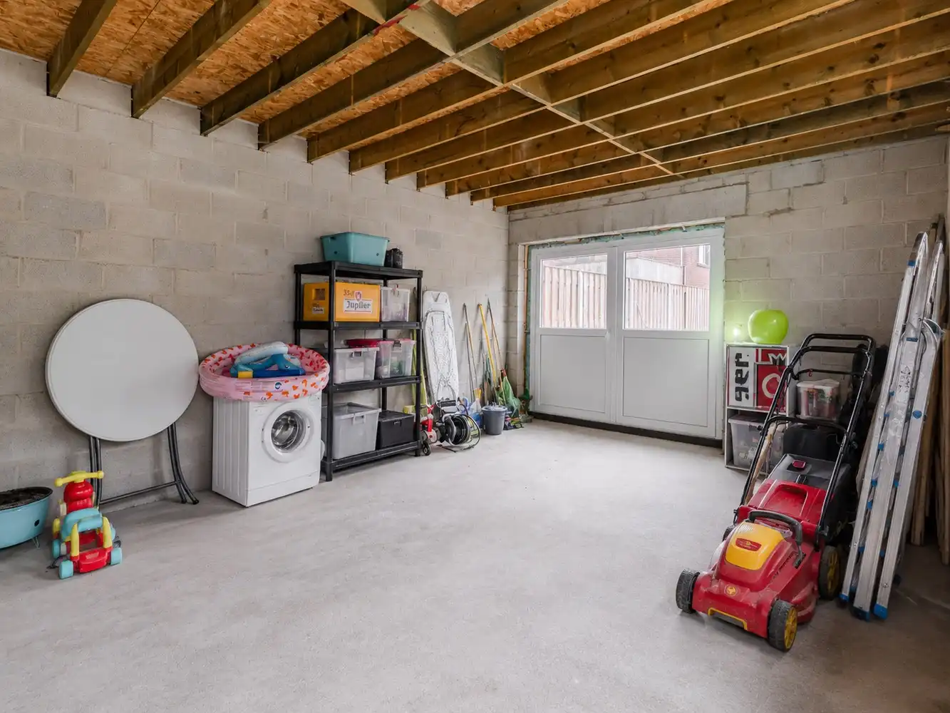 Ruime woning  op een perceel van 7a62ca met 5 slaapkamers en 2 badkamers in Stokkem foto 46