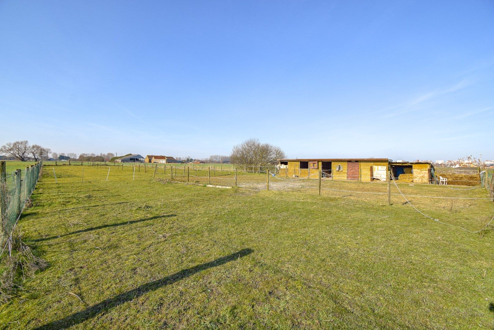  Mooi perceel weiland (2920 m²) met bijhorende paardenstalling op landelijke ligging te Westende foto 6