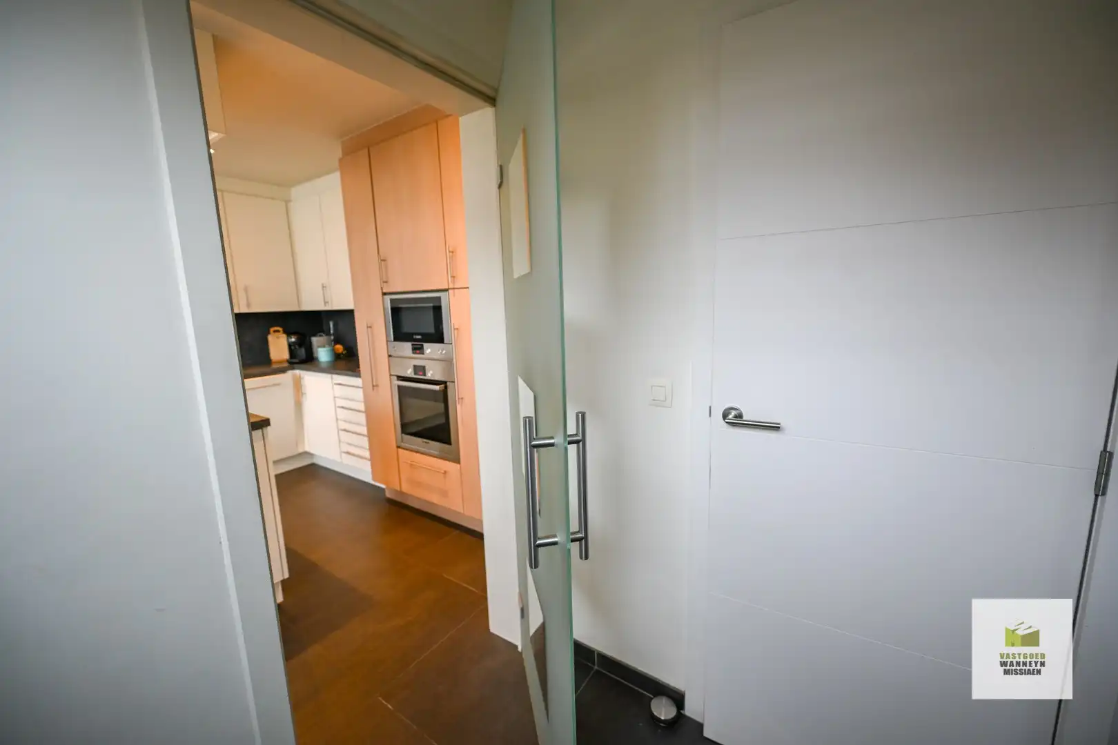 Rustig gelegen halfopen bebouwing, 594 m² opp met 3 slaapkamers foto 10