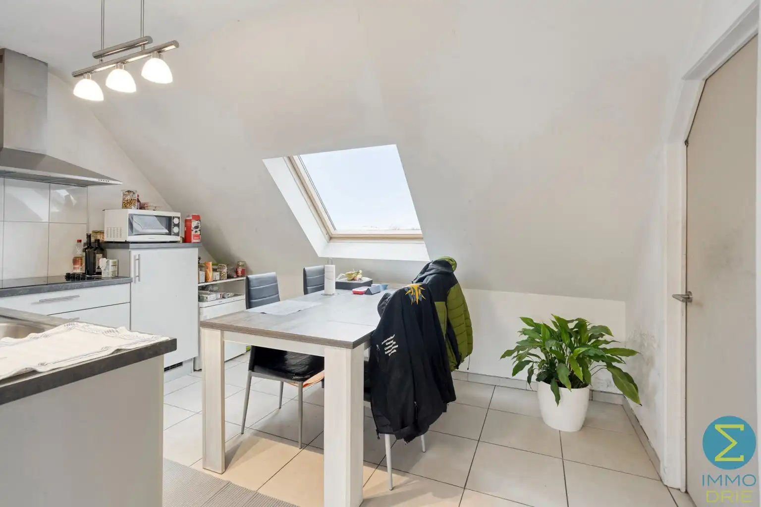 Gezellig dakappartement met 1 slaapkamer, terras en carport. foto 12