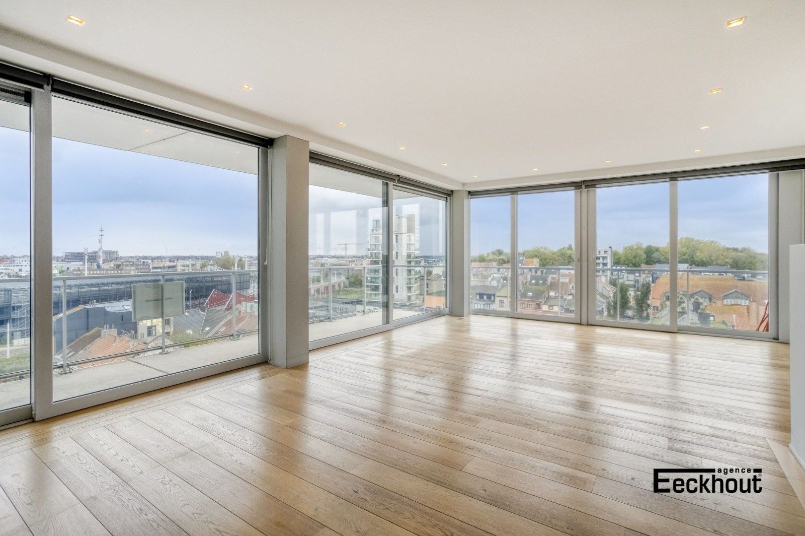 Modern appartement met groot terras en prachtig open zicht in centrum van Oostende foto 2