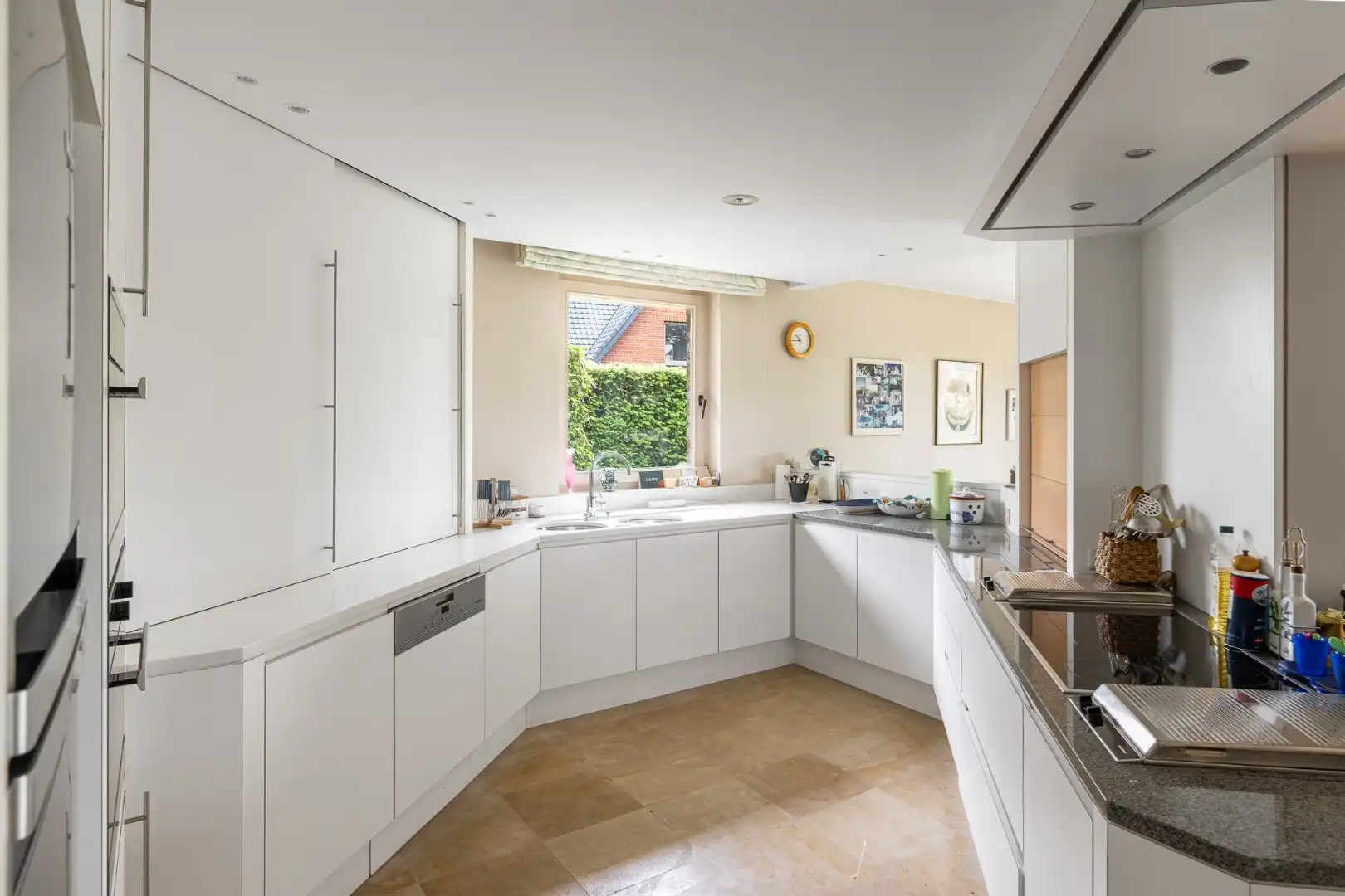 Villa met 5 slaapkamers, dubbele garage, carport en verzorgde tuin in Westrozebeke foto 7