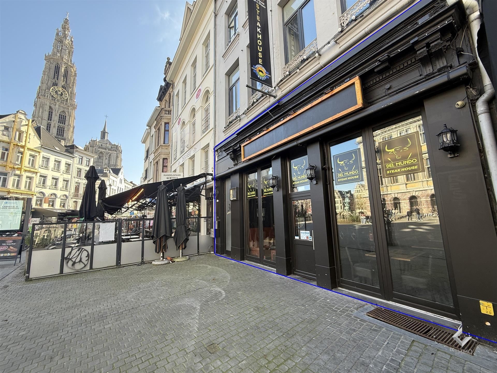 Horecapand ca. 160m² op de iconische Grote Markt! foto {{pictureIndex}}