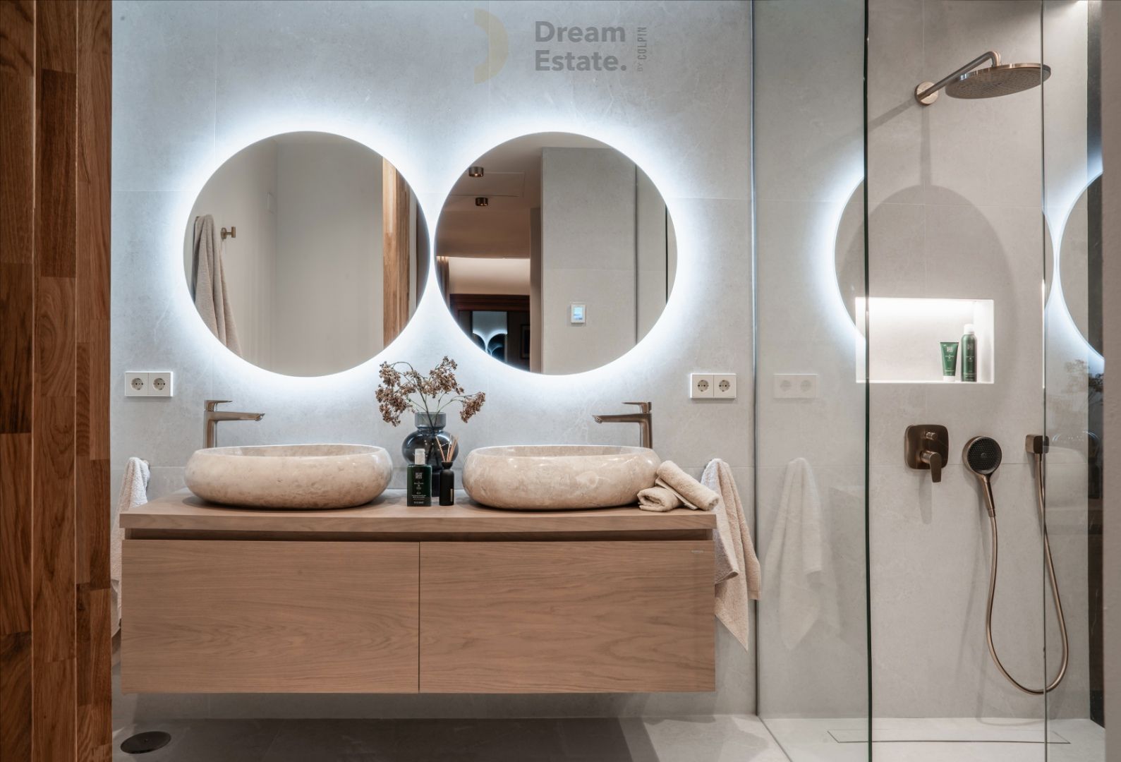 Schitterend luxe appartement aan het strand en restaurant Tikitano, Estepona. foto 17