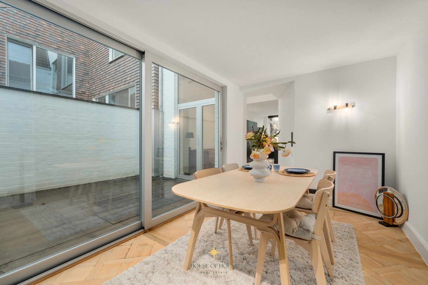 Subliem gerenoveerde stadswoning in een uitzonderlijk historisch kader rond de Onze-Lieve-Vrouwekerk foto 9