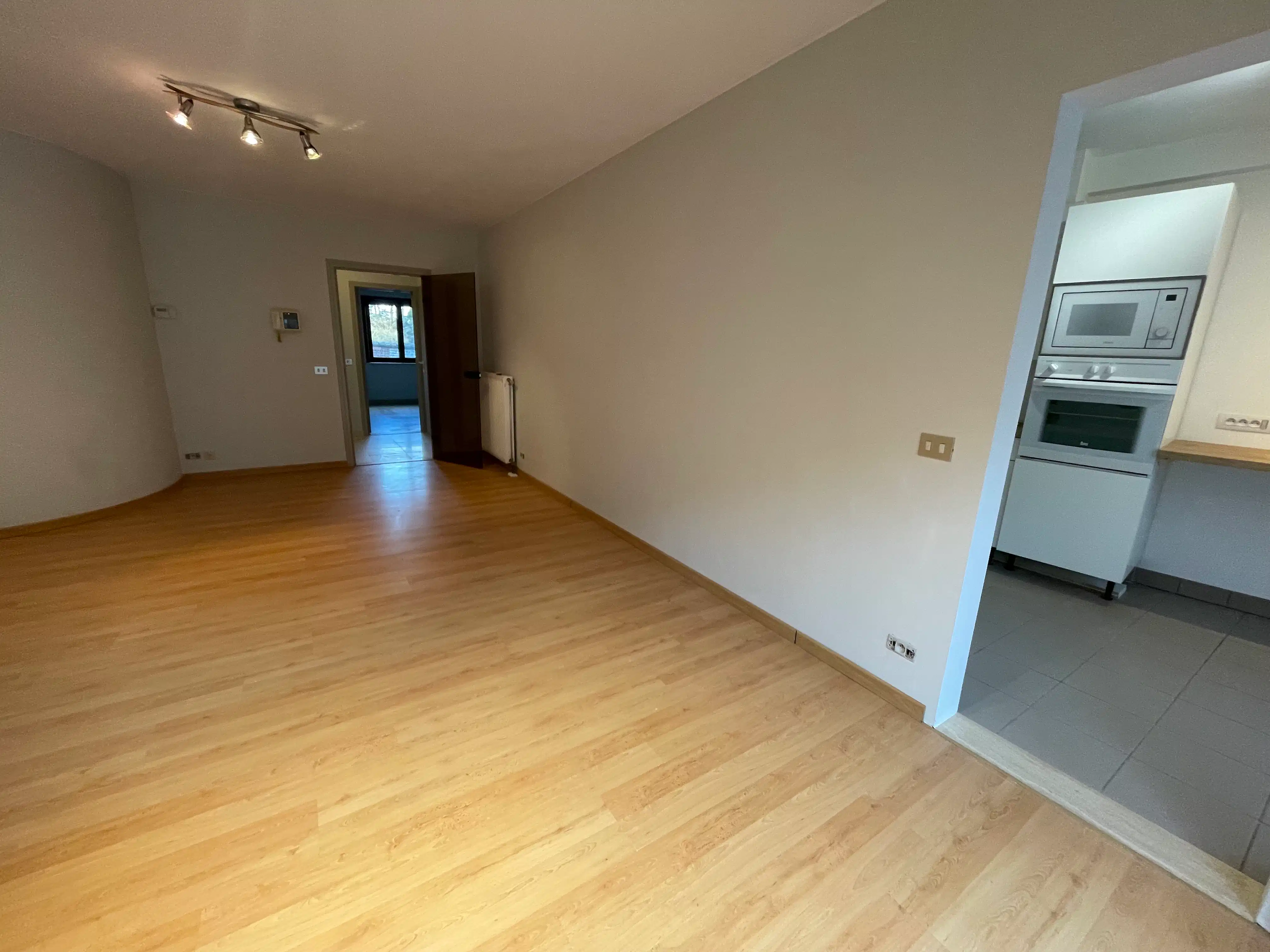 Gunstig gelegen instapklaar twee slaapkamer appartement + ruim terras foto 7