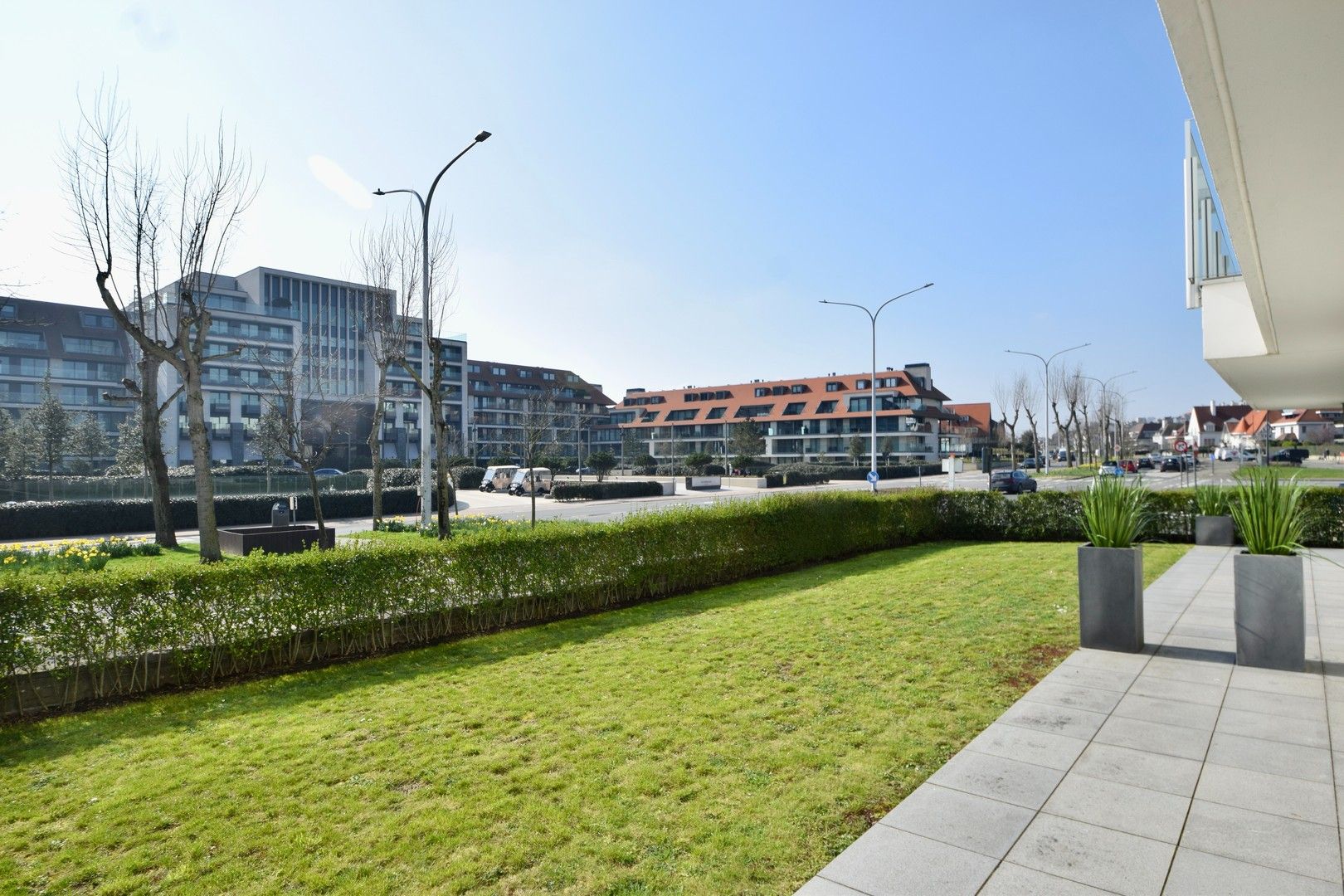 Prachtig hoekappartement met een zuid-west georiënteerd terras en tuin gelegen vlakbij de zee en het casino te Knokke. foto 10